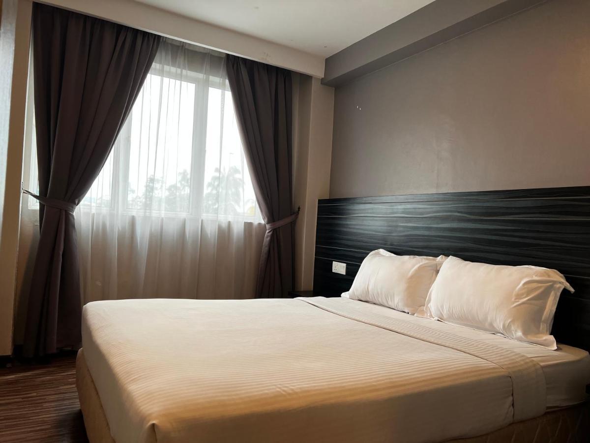 Signature Hotel Kuantan Esterno foto