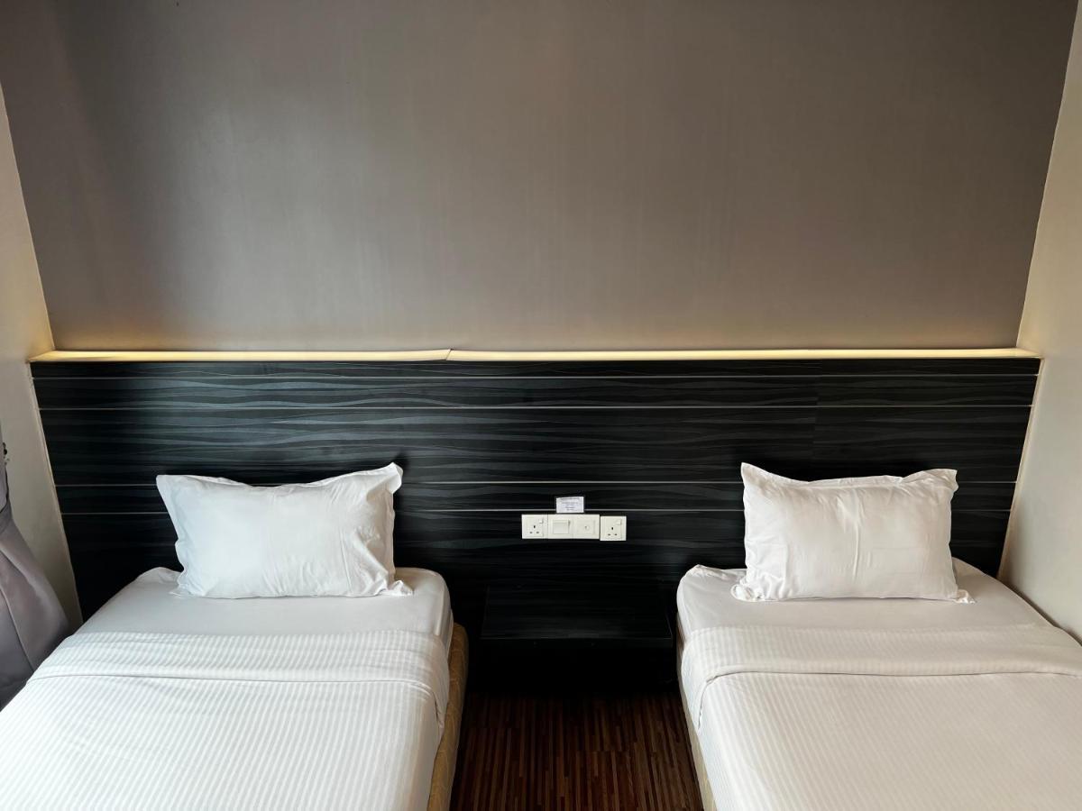 Signature Hotel Kuantan Esterno foto
