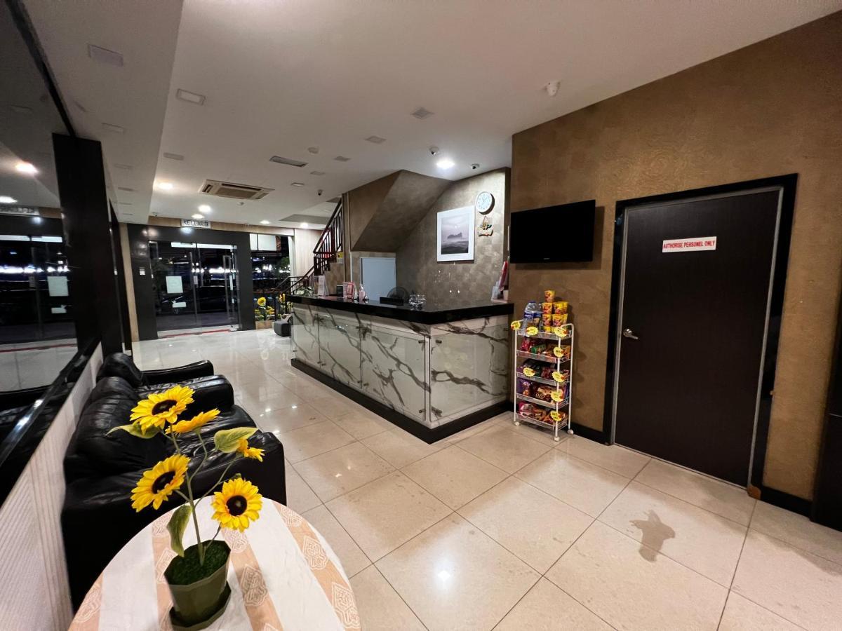 Signature Hotel Kuantan Esterno foto