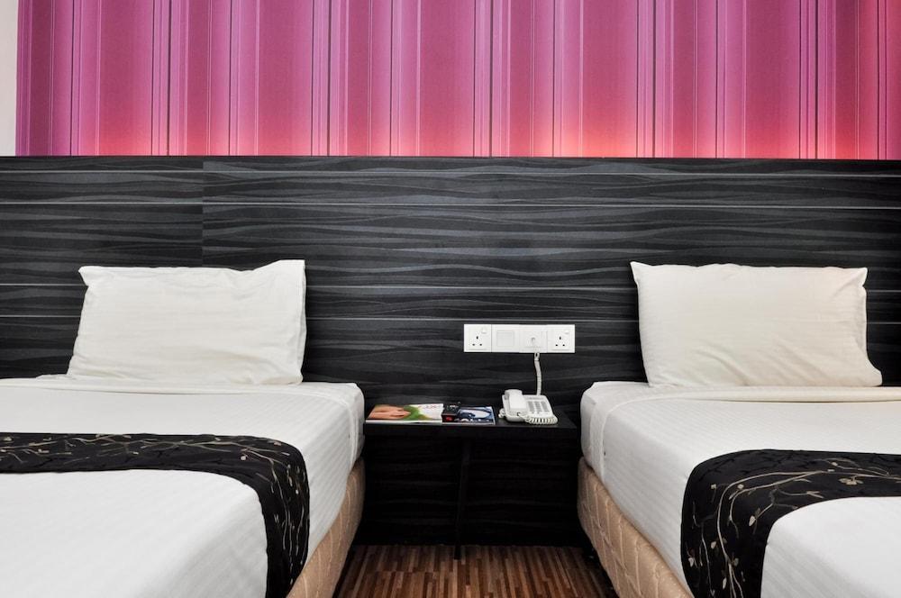 Signature Hotel Kuantan Esterno foto