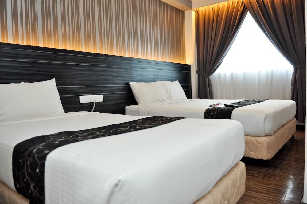 Signature Hotel Kuantan Esterno foto
