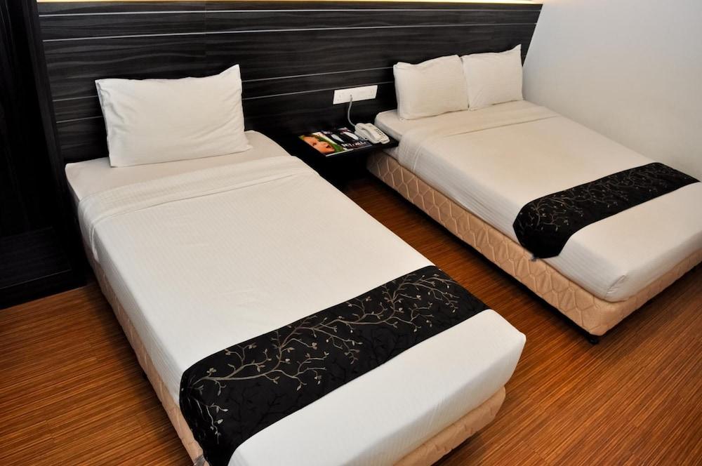 Signature Hotel Kuantan Esterno foto