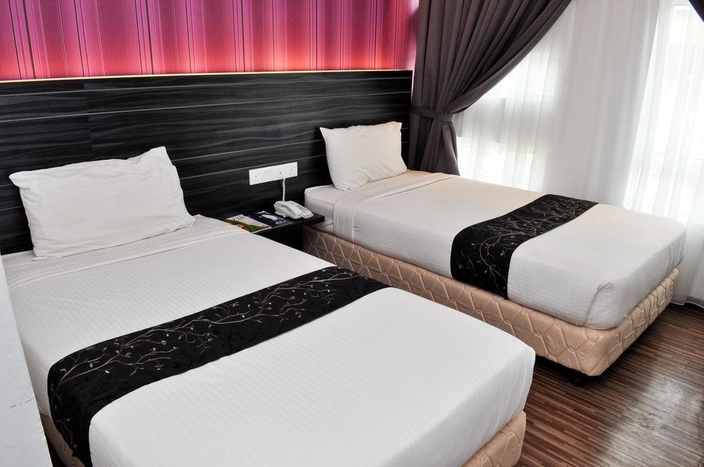 Signature Hotel Kuantan Esterno foto