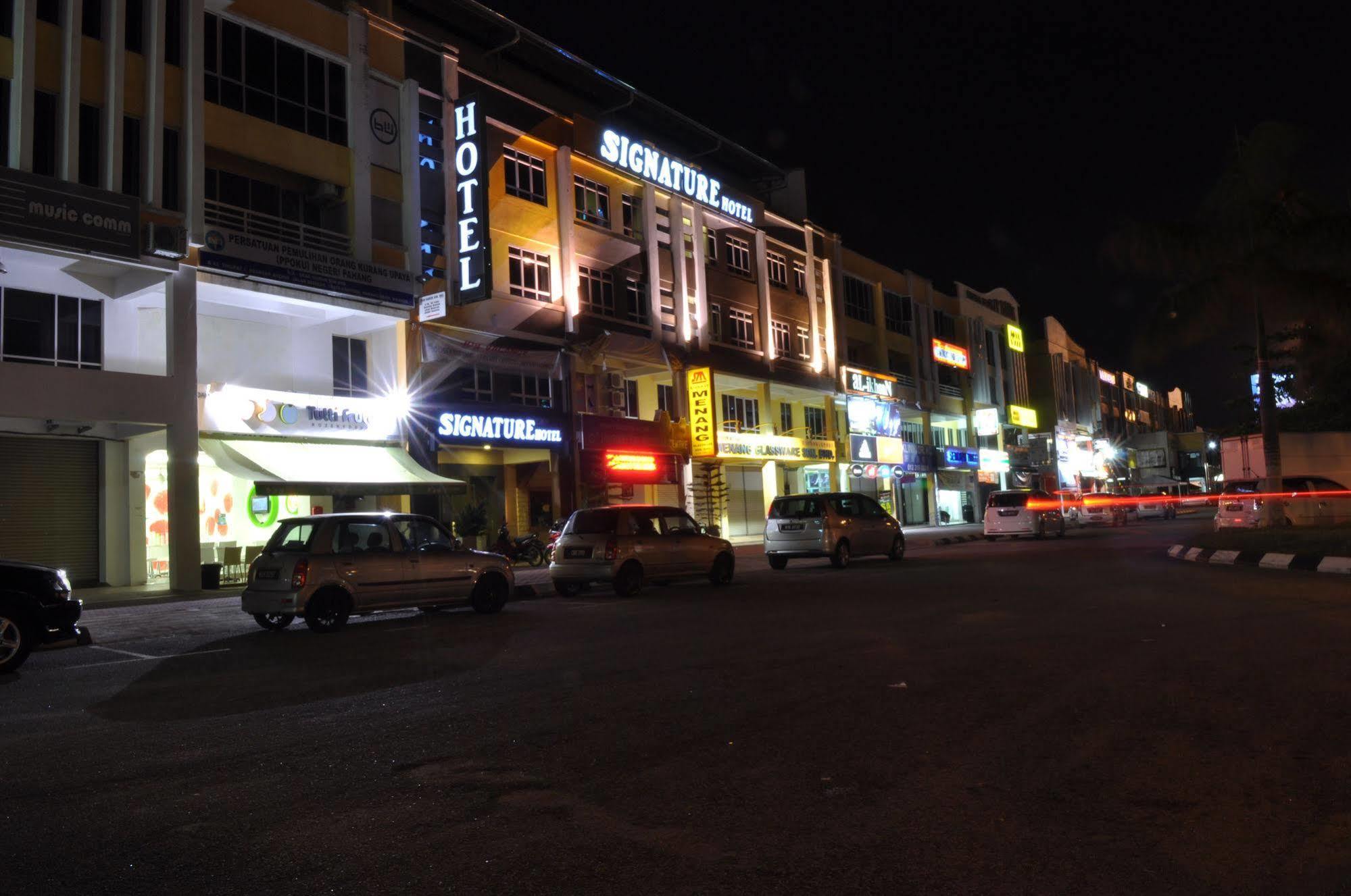 Signature Hotel Kuantan Esterno foto